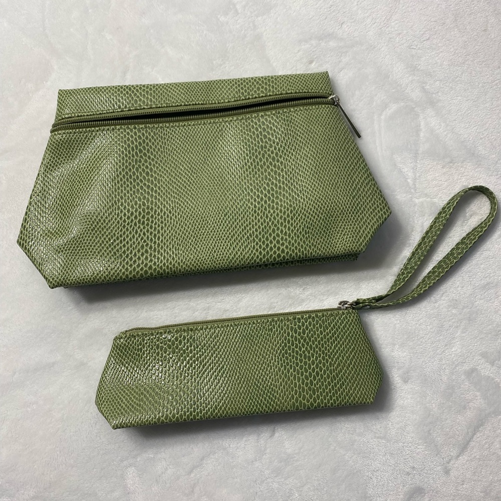 Clinique Green Textured Cosmetic Bag Set